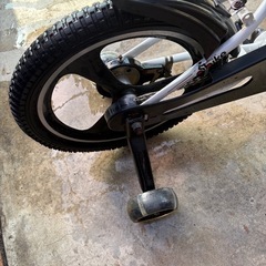 16インチ　自転車補助輪付きの画像