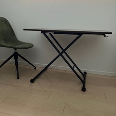 昇降テーブルの画像