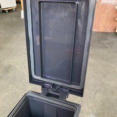 足踏みゴミ箱の画像