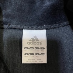 adidas ベロアジャージ黒　150の画像