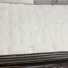 セミダブルベッドフレーム&マットレスの画像