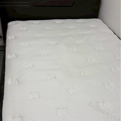 セミダブルベッドフレーム&マットレスの画像