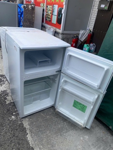 NO B969?福岡市内配送設置無料✨?ユーイング 90L 2ドア冷蔵庫（直冷 