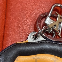 ルイヴィトン LVポートレート キーホルダー マルチカラー レザー M01402の画像