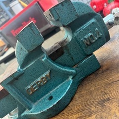 DERBY NO.4 バイス 鋳鉄製 青の画像