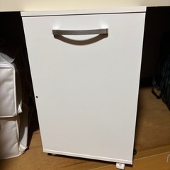 押入れ収納、キャスター付き引き出しの画像