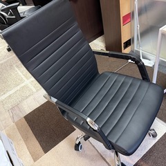 オフィスデスク、チェアセットの画像