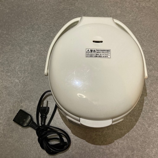 三号炊き炊飯器 (シミ) 市川のキッチン家電《炊飯器》の中古あげます 
