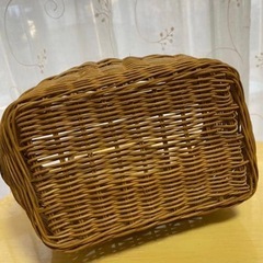 藤手編み籠の画像
