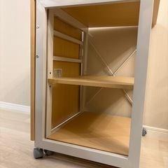 机、ラックの画像