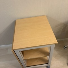 机、ラックの画像