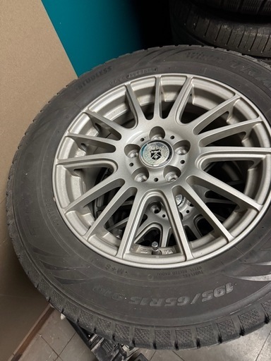 195／65r15スタッドレスタイヤ　プリウス用