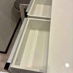 オシャレなダイニングテーブルの画像