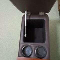 袖机(ソファなどの横に)の画像