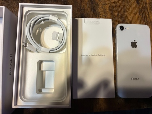 iPhone8 64GB ホワイト　付属品あり　画面割れあり　動作確認済み