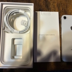 iPhone8 64GB ホワイト　付属品あり　画面割れあり　動作確認済みの画像