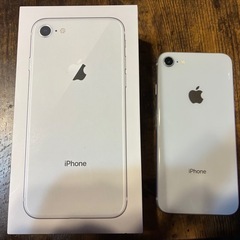 iPhone8 64GB ホワイト　付属品あり　画面割れあり　動作確認済みの画像