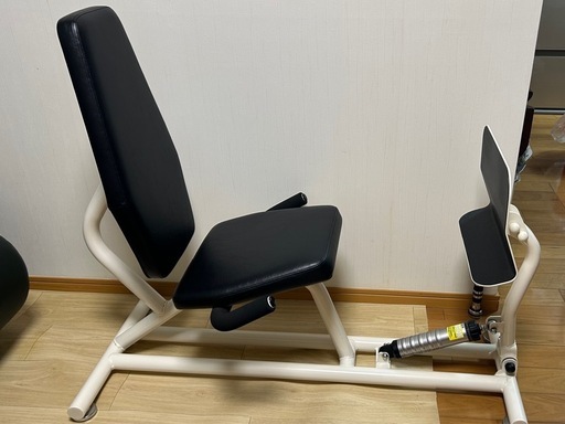 レッグプレス　リハビリマシーン　高田ベッド制作所