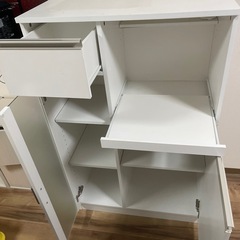 食器棚の画像