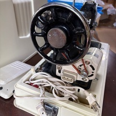 【レトロ】電動足踏みミシンの画像