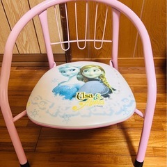 エルサとアナのベビーチェアの画像