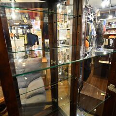 ○近郊格安配送(#^.^#)○北海道民芸家具○樺材キュリオケース中古品 