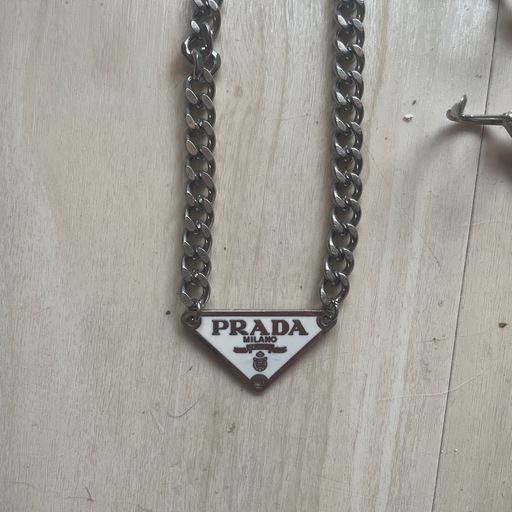 PRADA チェーンネックレスとピアスセット