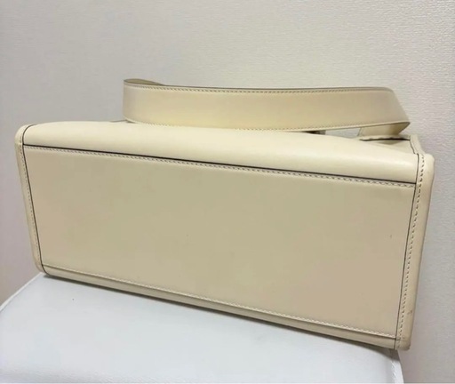FENDI フェンディ サンシャイン ミディアム ホワイト レザー ショッパー