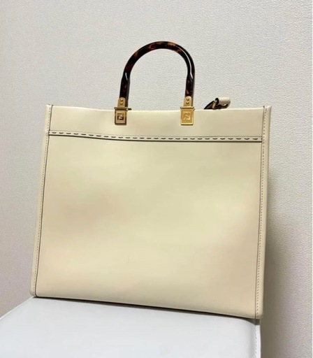 FENDI フェンディ サンシャイン ミディアム ホワイト レザー ショッパー