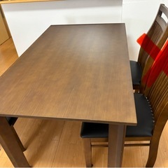 美品ダイニングテーブル  3年未満の画像