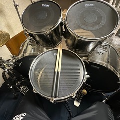 Pearl製生ドラムセットの画像