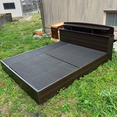 大きなクイーンサイズ級ベットの画像