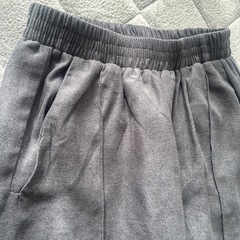 グレーパンツの画像