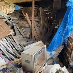 家の近くの倉庫に木材や機材を譲りますの画像