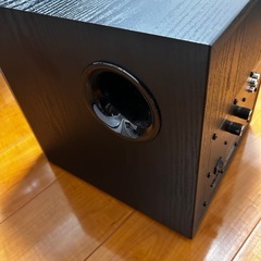 EDIFIER製のブラックサブウーファーの画像