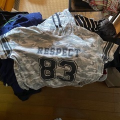 大量のレディース服の画像