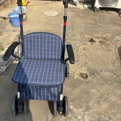 老人用手押し車
の画像