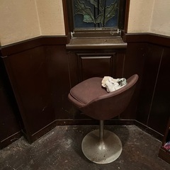 喫茶店の古い椅子の画像