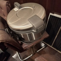 大きな炊飯器の画像