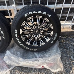 ハイエース　タイヤホイールセットの画像