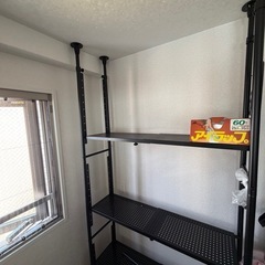 突っ張り壁面収納の画像