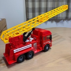 大きい消防車とアンパンマンつみかさねカップの画像