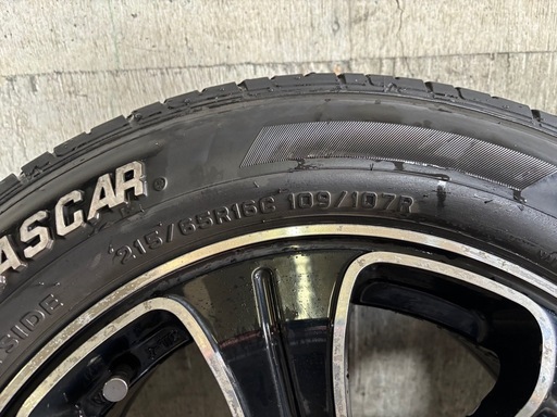 ハイエース200系　　夏タイヤ＋ホイール