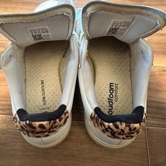 adidas スニーカーの画像