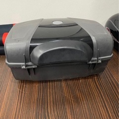 ⑤ バイク用トップケース リアボックスの画像