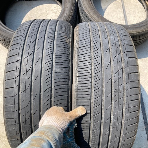 トヨタイヤ　225/50R18