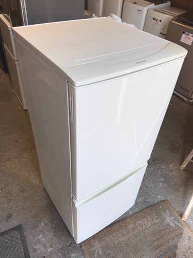 札幌市内配送可 16年製 SHARP シャープ 137L 2ドア冷蔵庫 SJ-D14B-W つけかえどっちもドア 