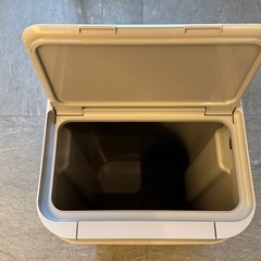 【受け渡し予定者設定済み
】早い者勝ち　未使用　 ゴミ箱　45L グレー　蓋付き　プッシュ式の画像