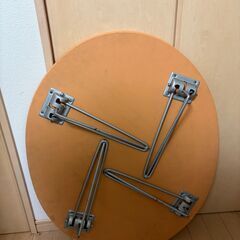 30日本日、31日朝早く来られる方のみ！円形折り畳みローテーブル引き取り限定の画像