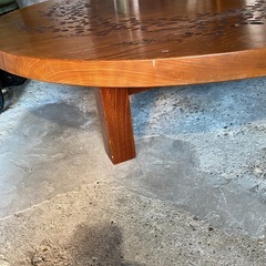 座卓一枚板テーブル。以前、仏間で使用していました。非常に重たいですが価値のあるものと聞いています。の画像